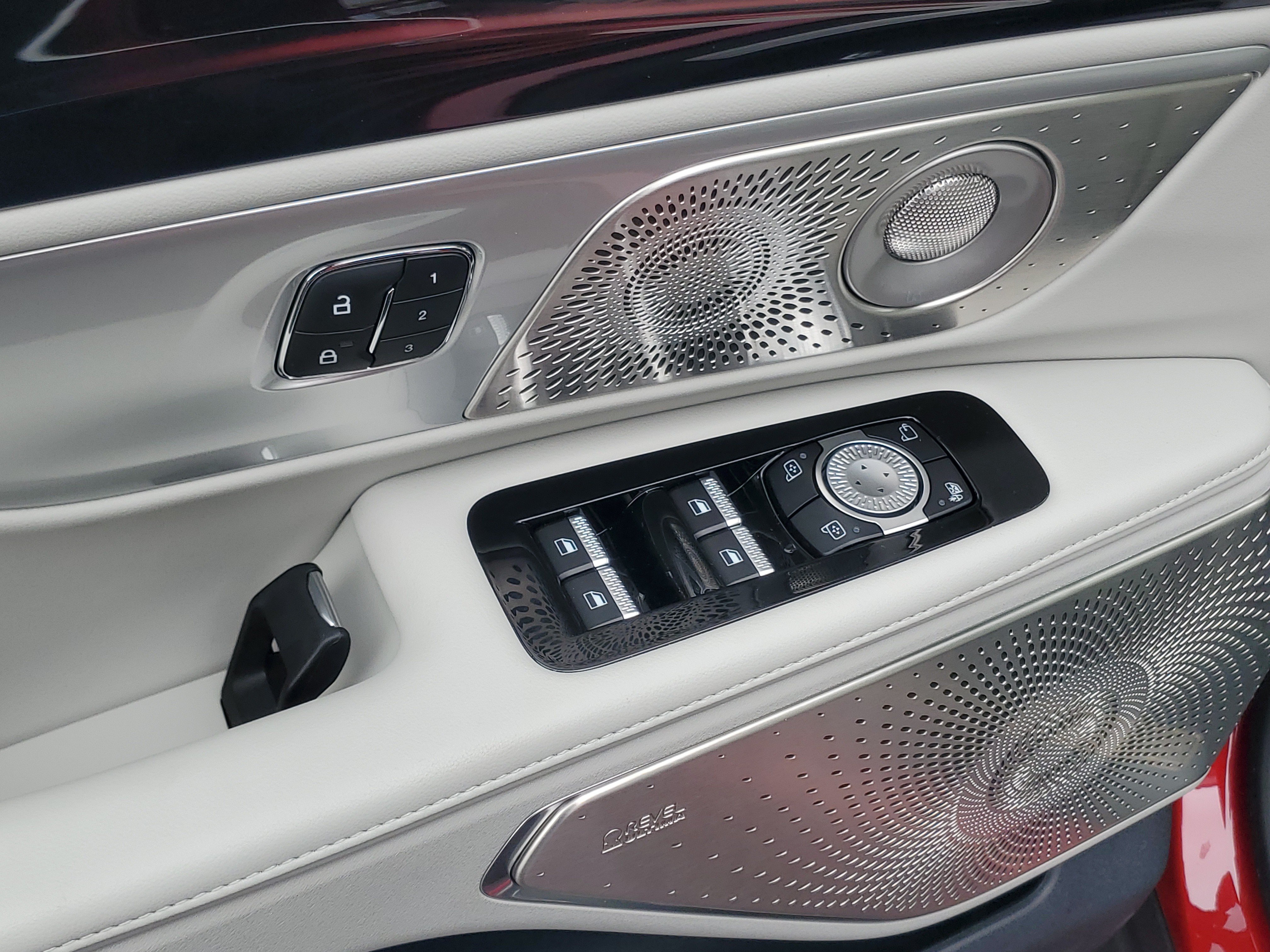 New 2026 Lincoln Nautilus Reserve AWD/4WD image 9