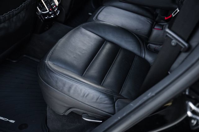 Used 2013 Porsche Cayenne Turbo image 69