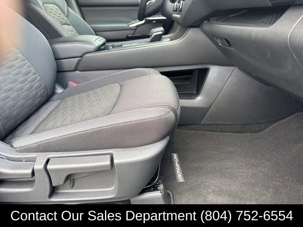 Used 2025 Nissan Pathfinder S image 16