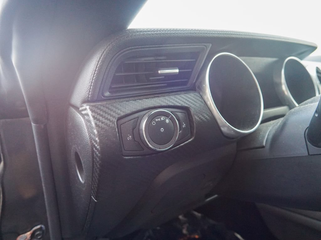 Used 2019 Ford Mustang Convertible RWD image 15