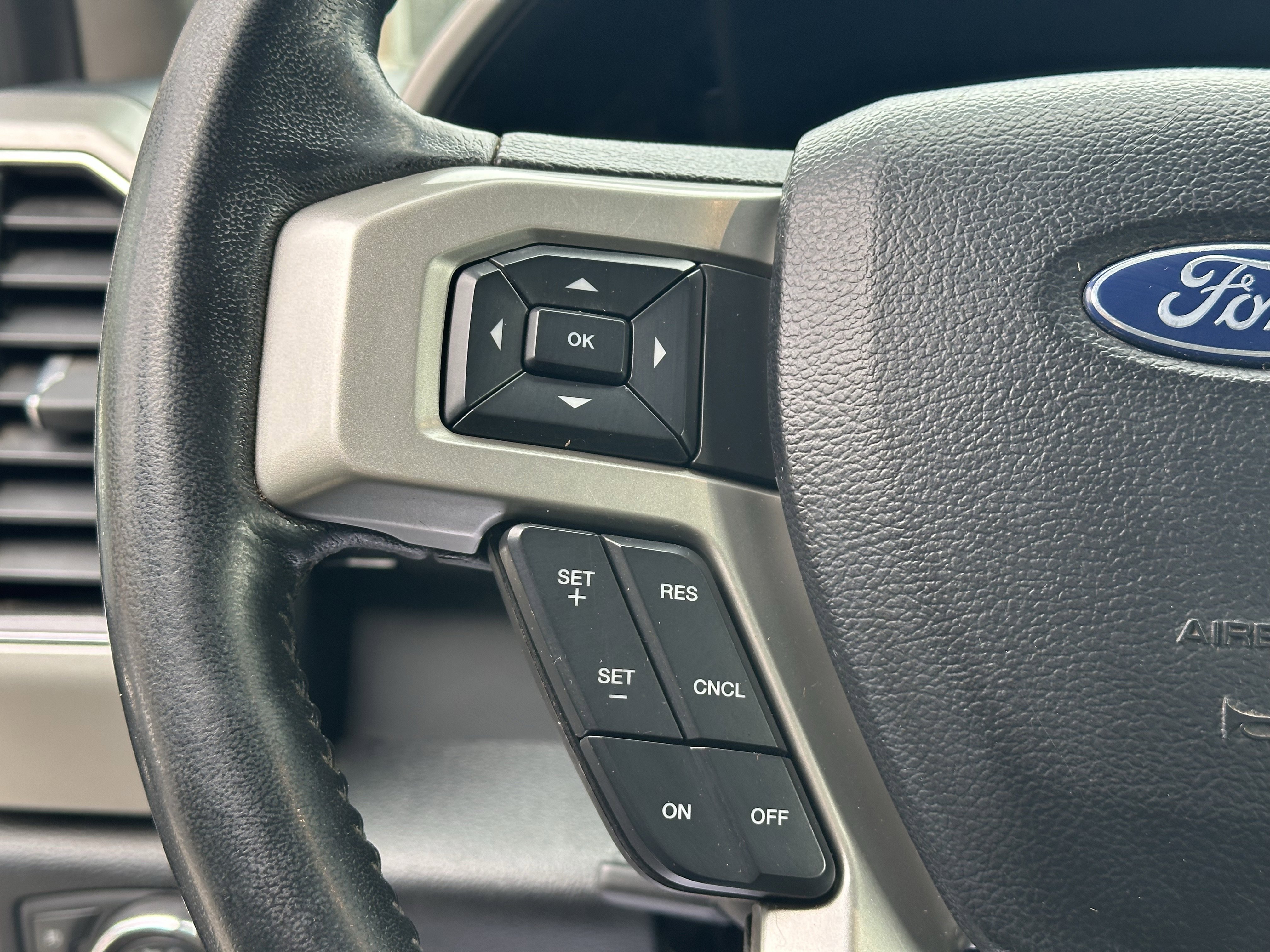 Used 2020 Ford F150 Lariat w/ Trailer Tow Package image 17