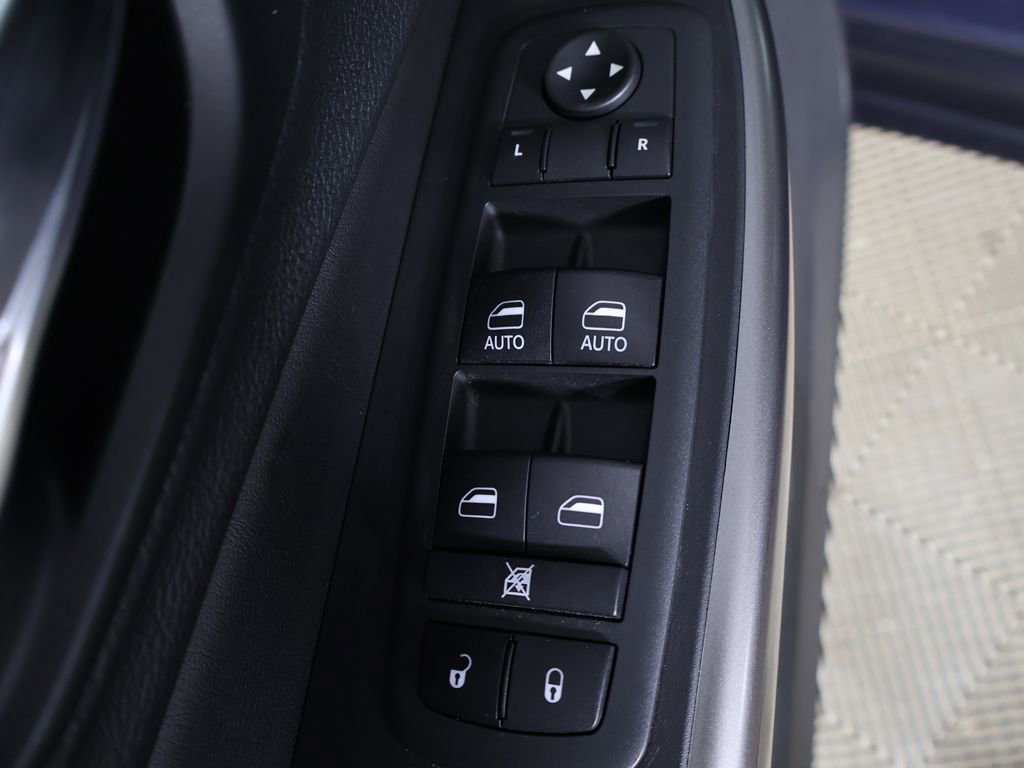 Used 2021 Jeep Cherokee Limited image 35