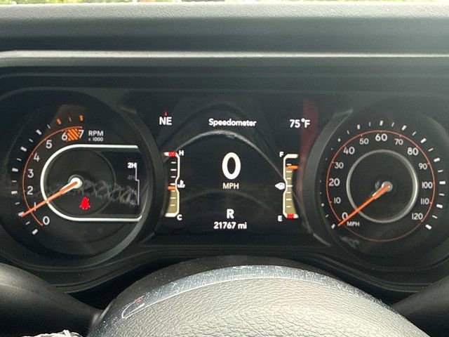 Used 2025 Jeep Wrangler Sahara image 32