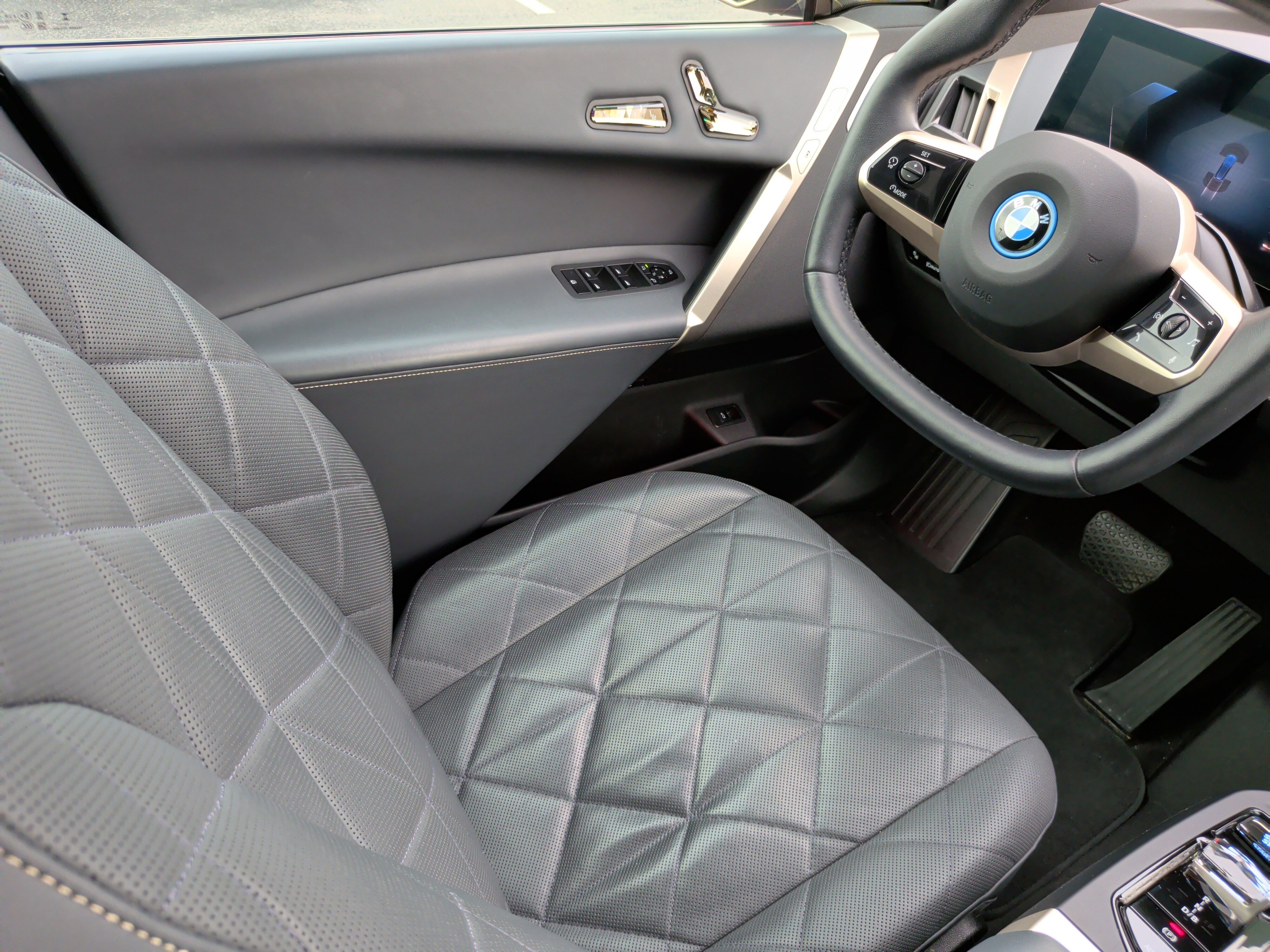 Certified 2023 BMW iX M60 w/ Executive Package image 33