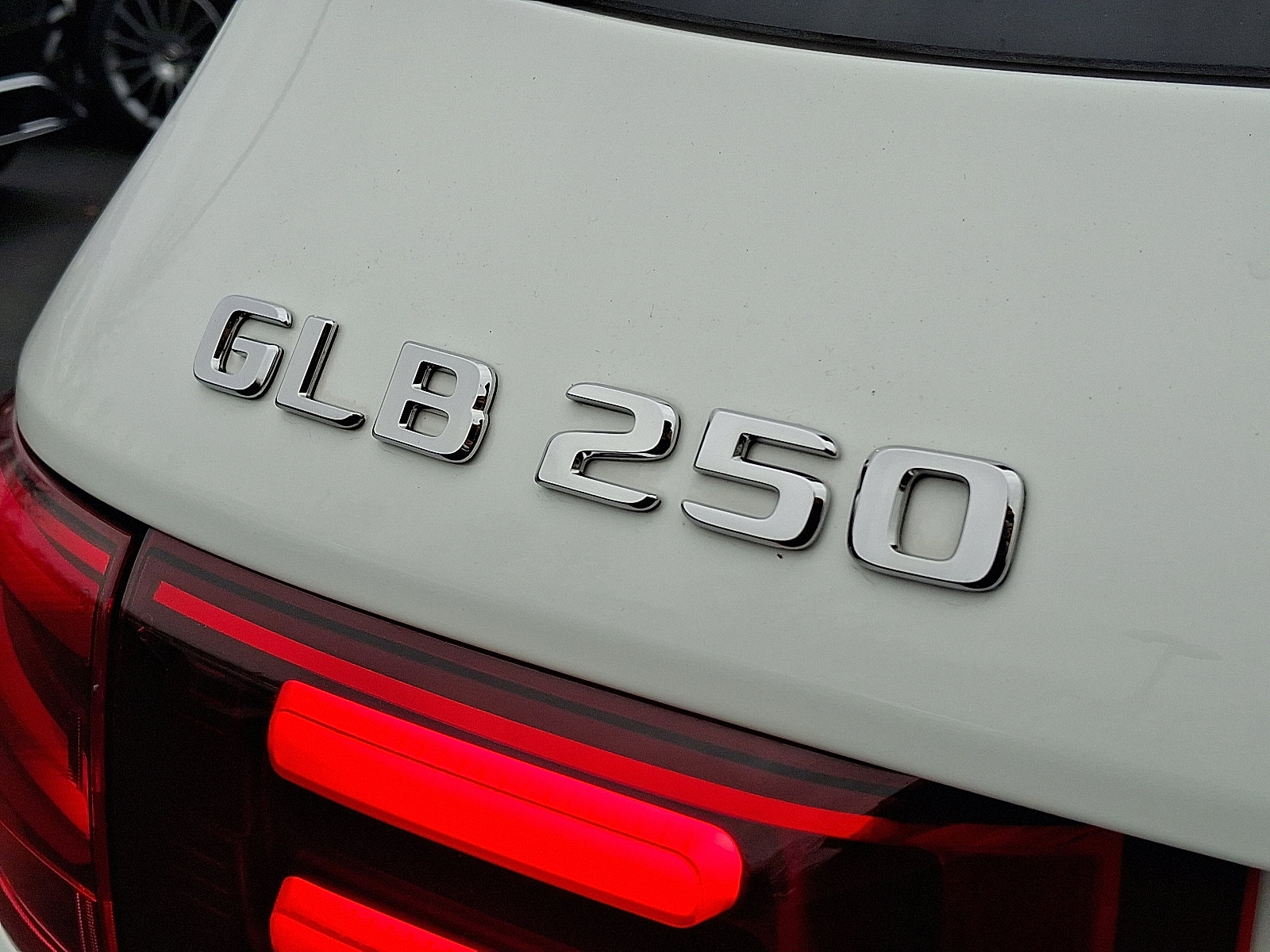 Certified 2025 Mercedes-Benz GLB 250 4MATIC image 31