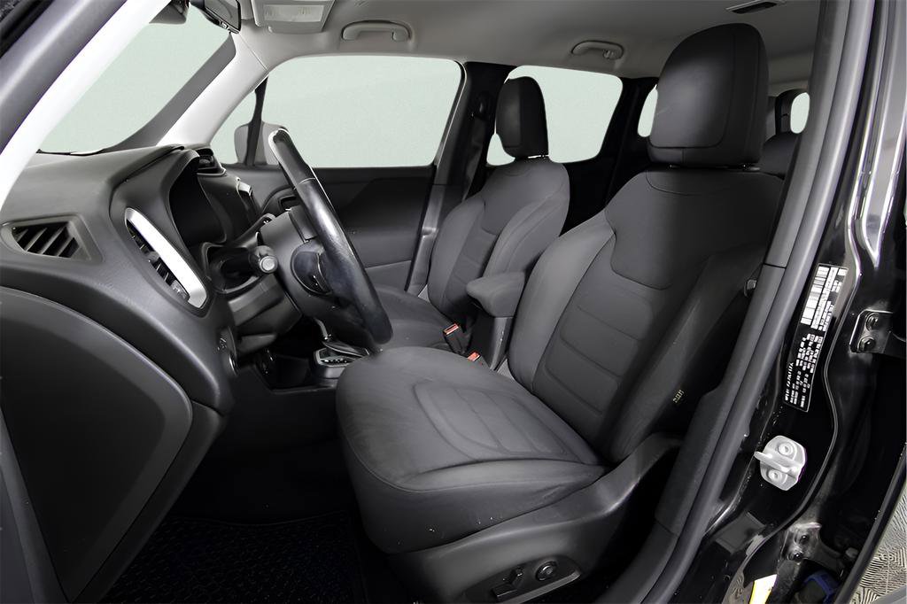 Used 2018 Jeep Renegade Latitude w/ Safety & Security Group AWD/4WD image 34