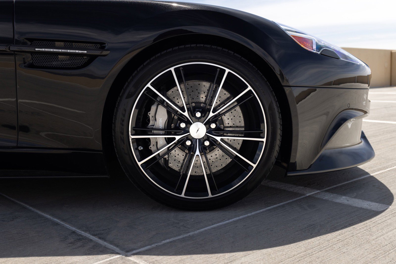 Used 2015 Aston Martin Vanquish Volante RWD image 18