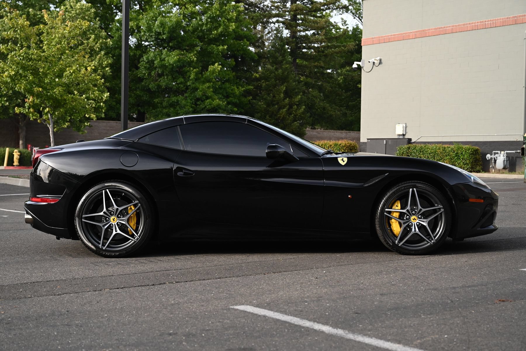 Used 2016 Ferrari California T RWD image 27