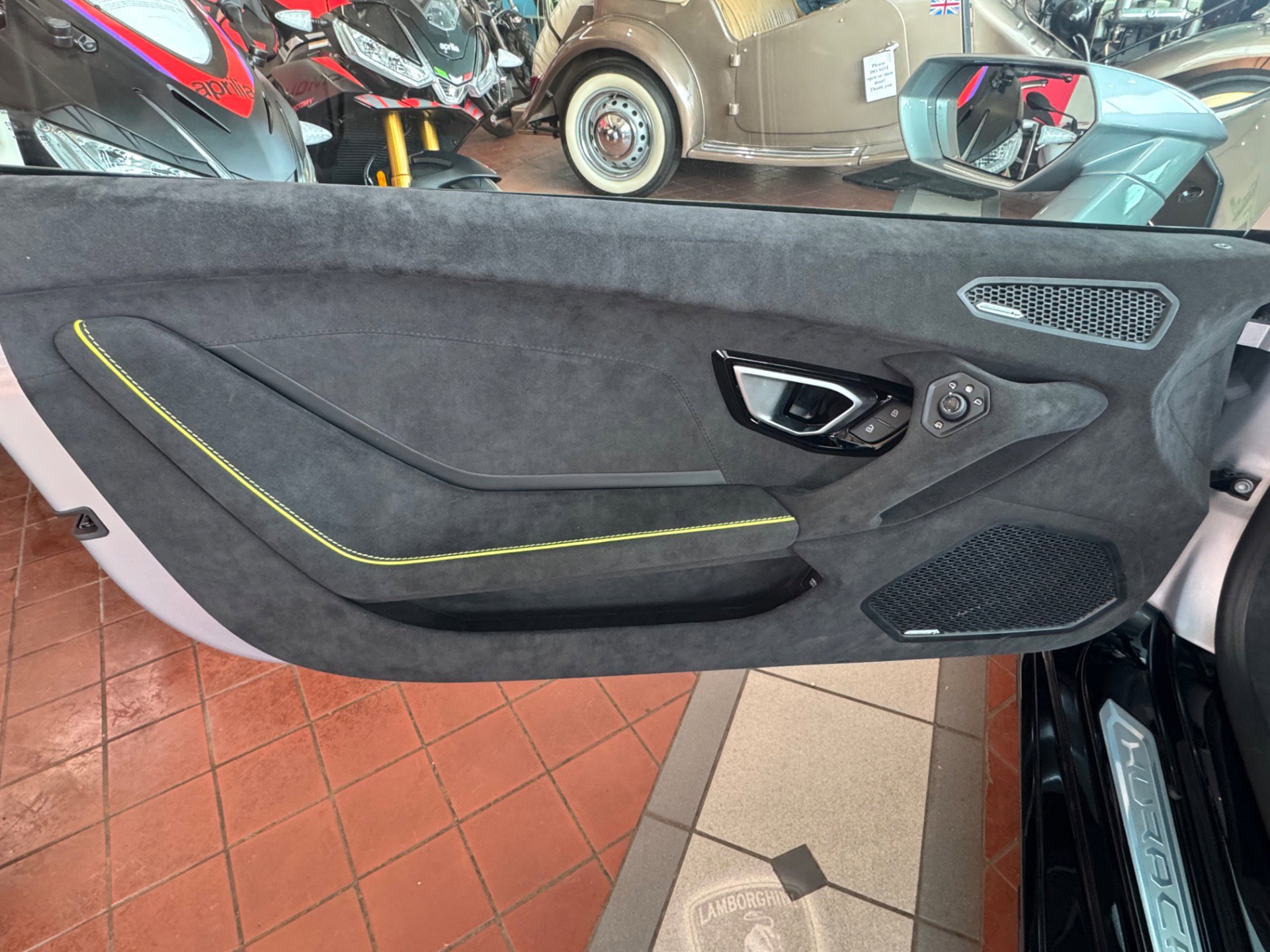 Used 2024 Lamborghini Huracan Sterrato image 19