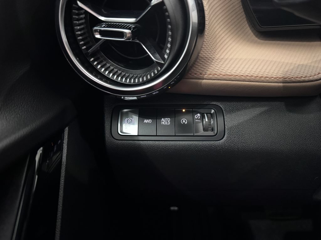 Certified 2025 Chevrolet Equinox ACTIV w/ Safety and Technology Package AWD/4WD image 26