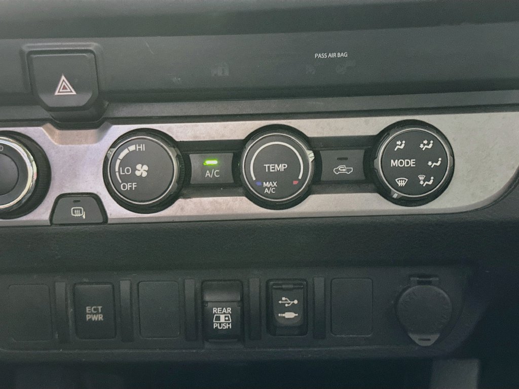 Used 2019 Toyota Tacoma SR5 AWD/4WD image 18