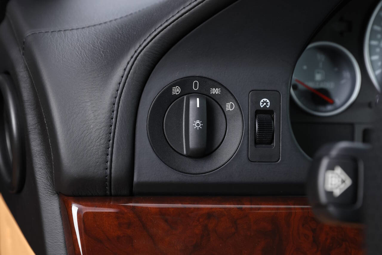 Used 2002 BMW M5 image 76