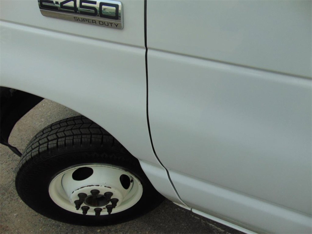 Certified 2024 Ford E-450 and Econoline 450 Super Duty w/ Power Windows & Locks Group image 2