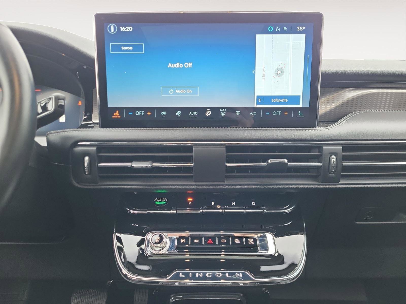 Used 2025 Lincoln Corsair Grand Touring w/ Towing Package image 14