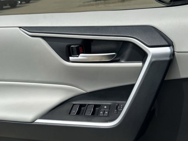 Used 2025 Toyota RAV4 XLE w/ Convenience Package FWD image 24