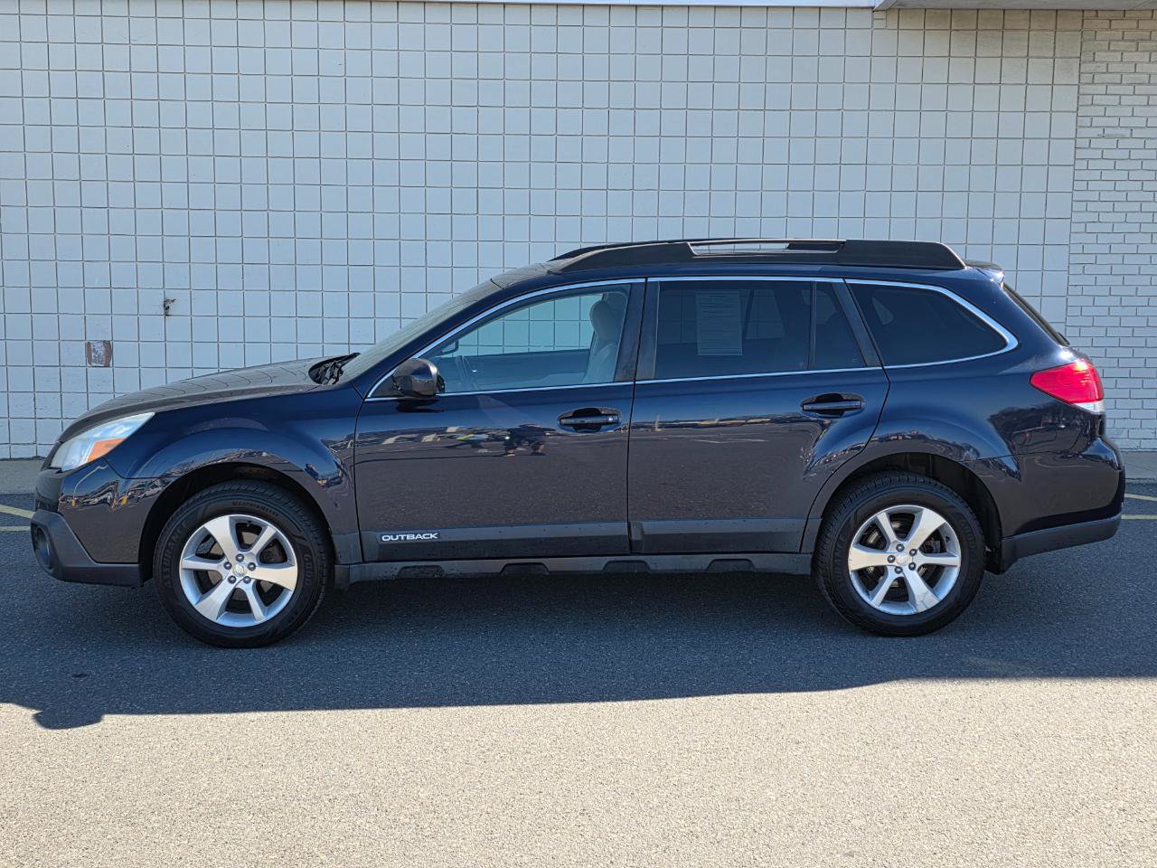 Used 2014 Subaru Outback 2.5i Limited w/ Moonroof Package AWD/4WD image 4