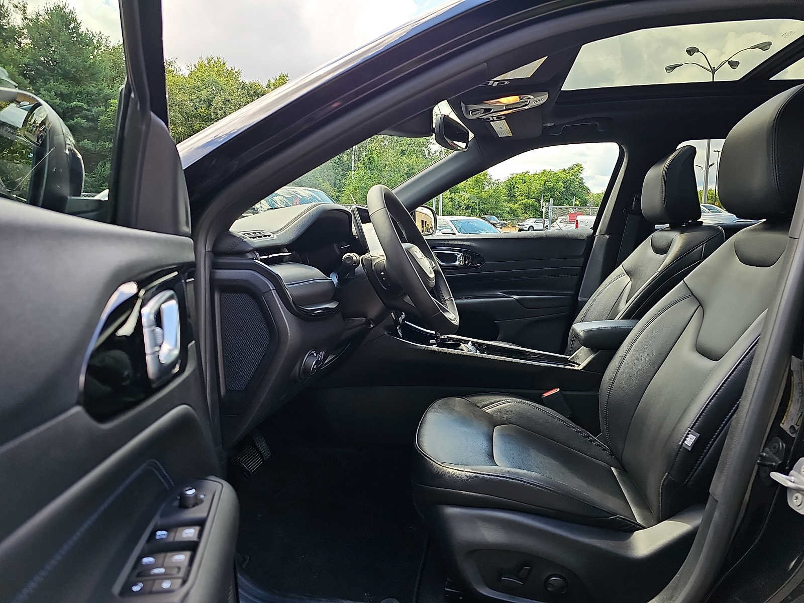 Used 2025 Jeep Compass Limited w/ High Altitude Package AWD/4WD image 14
