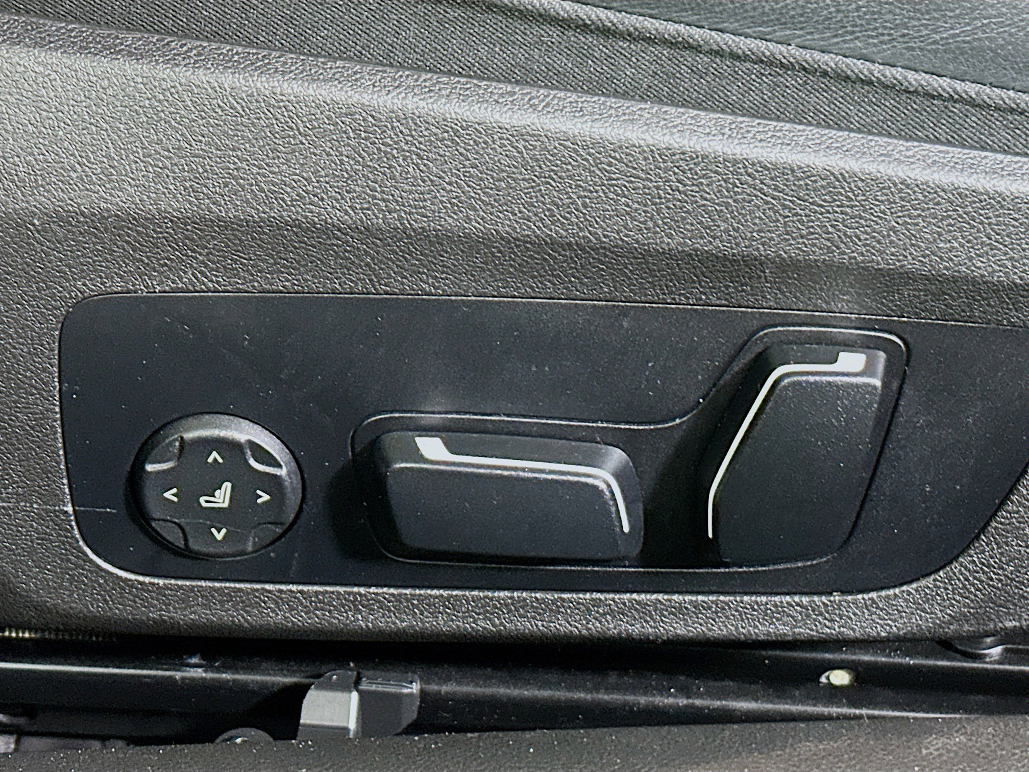 Used 2025 BMW 430i Convertible w/ Premium Package image 13