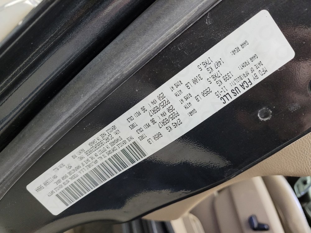 Used 2016 Chrysler Town & Country Touring FWD image 33