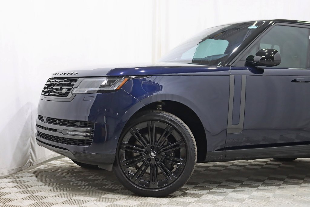Used 2023 Land Rover Range Rover SE AWD/4WD image 3