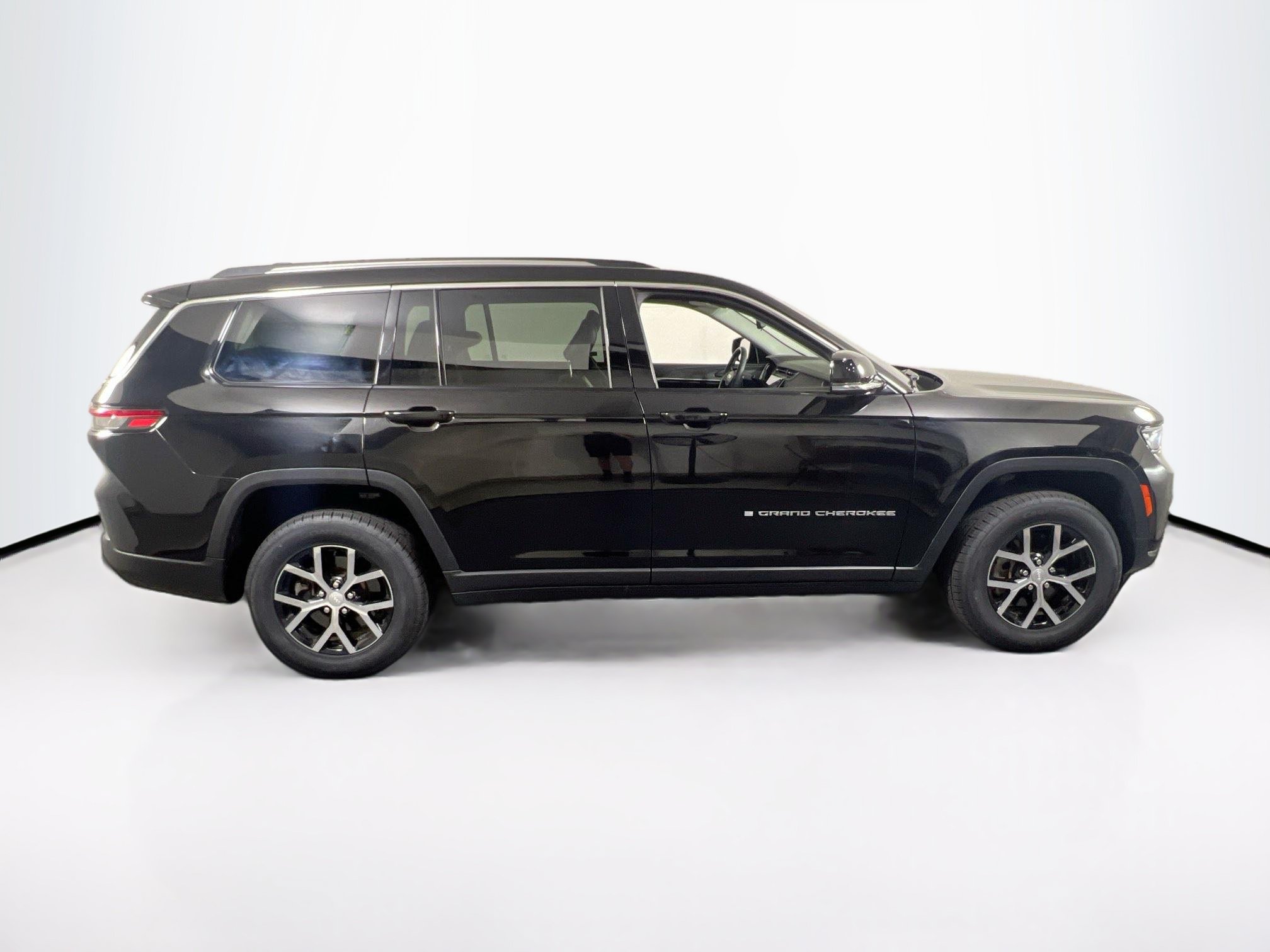 Used 2023 Jeep Grand Cherokee L Limited AWD/4WD image 4
