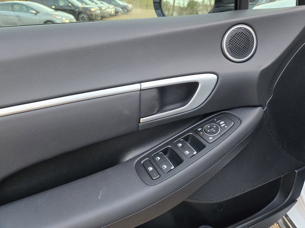 Certified 2025 Hyundai Sonata SEL image 12
