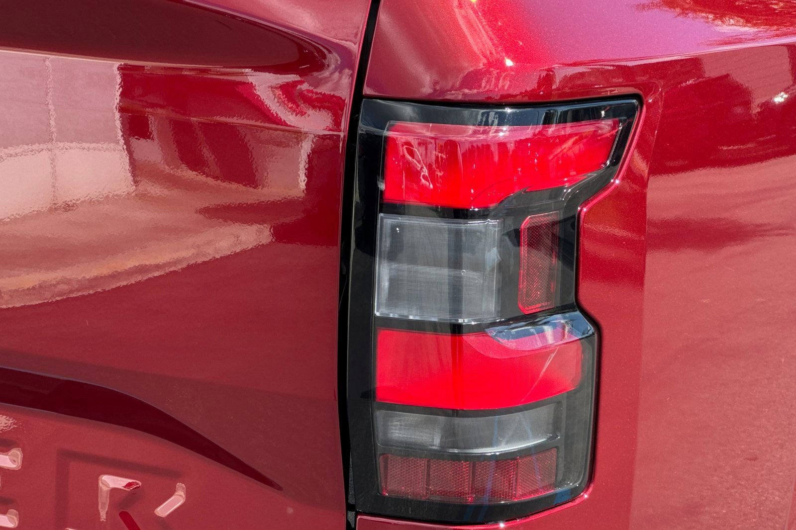 Used 2025 Nissan Frontier SV w/ SV Convenience Package image 34