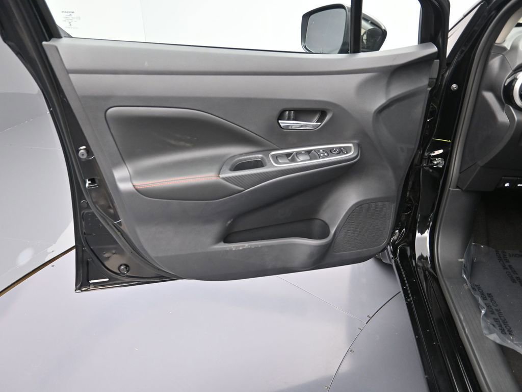 New 2025 Nissan Versa SR w/ Trunk Package FWD image 10