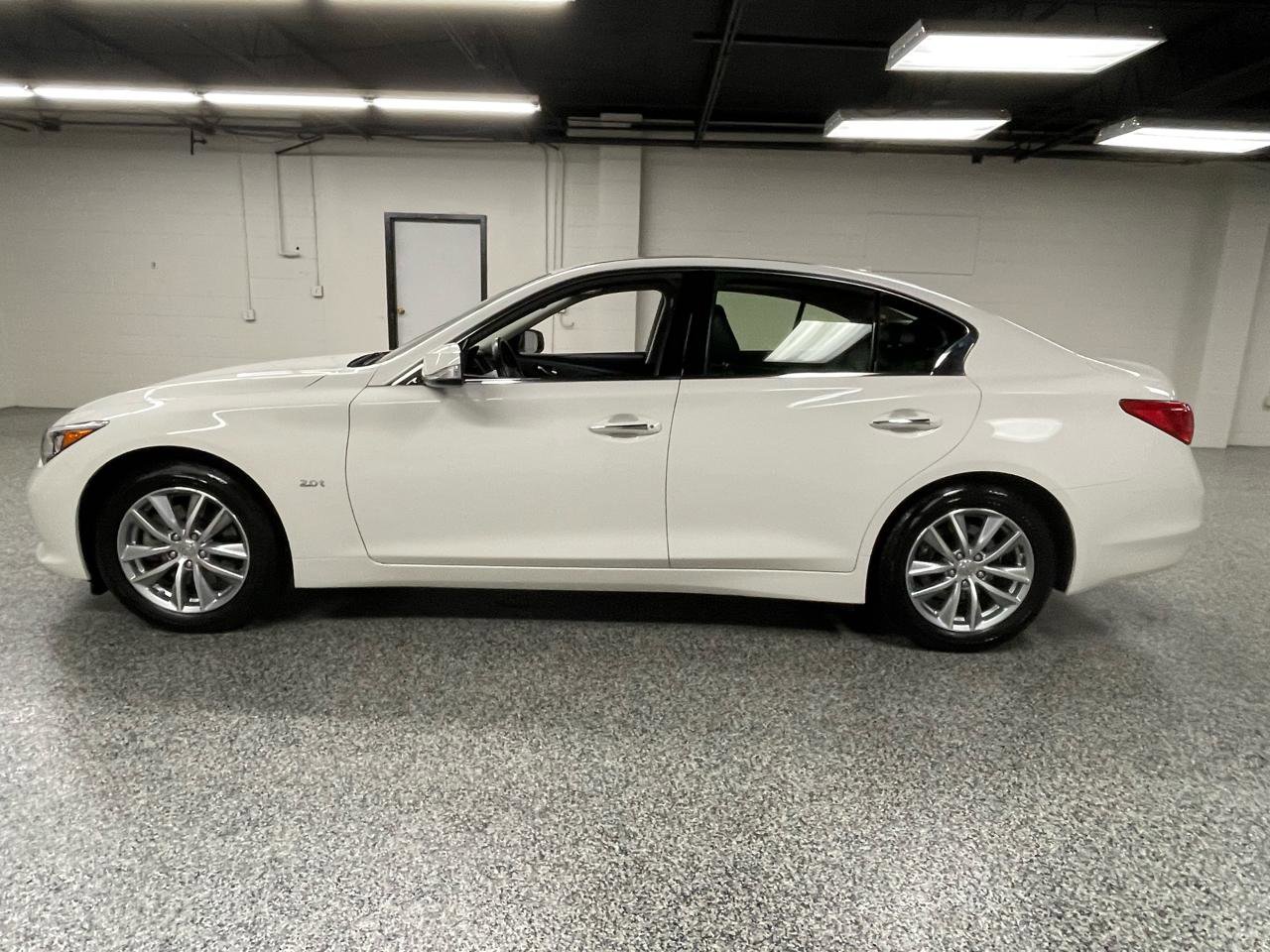 Used 2017 INFINITI Q50 2.0t w/ Moonroof Package image 8
