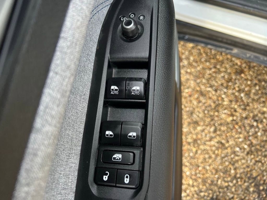 Used 2023 Jeep Compass Sport image 24