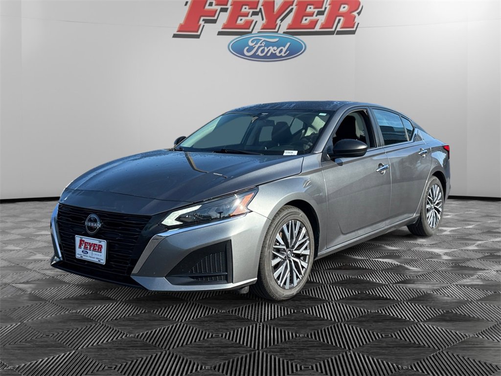 Used 2024 Nissan Altima 2.5 SV