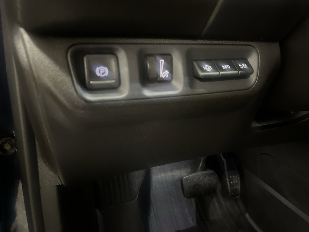Used 2021 GMC Acadia AT4 w/ Technology Package AWD/4WD image 15