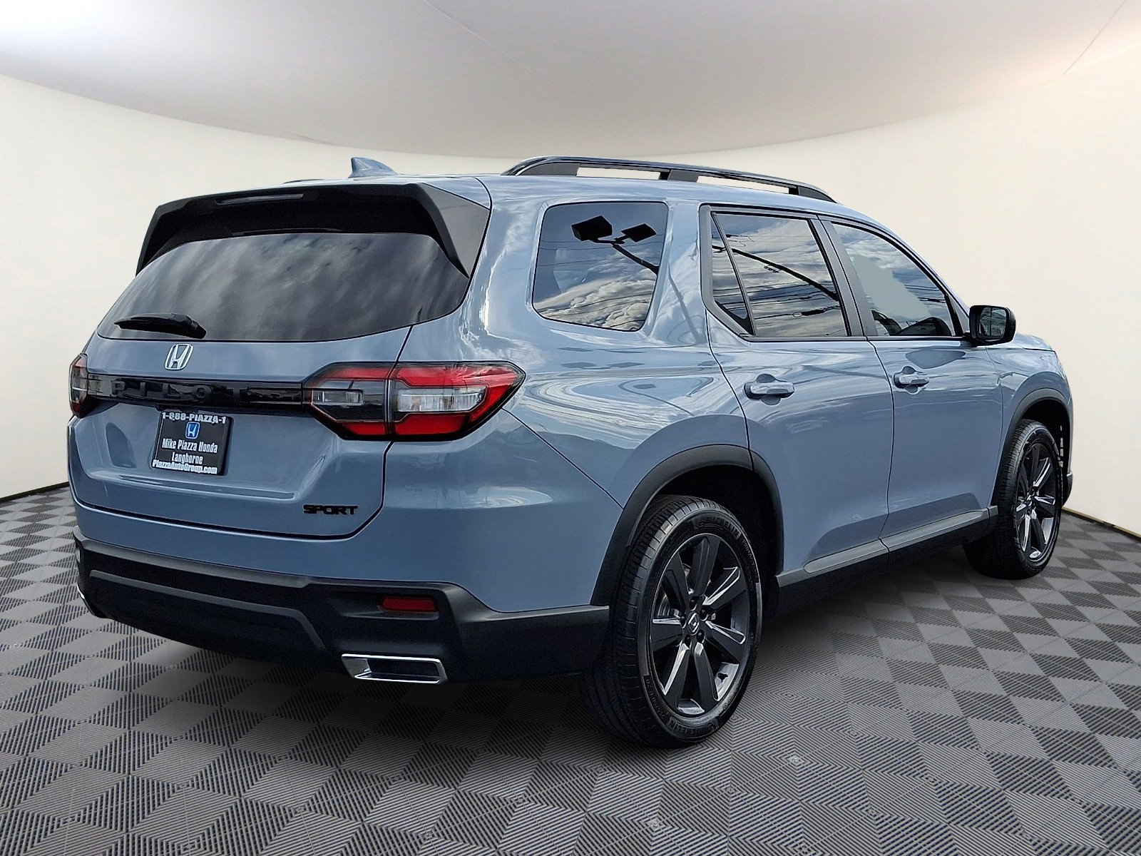 Used 2025 Honda Pilot Sport image 7