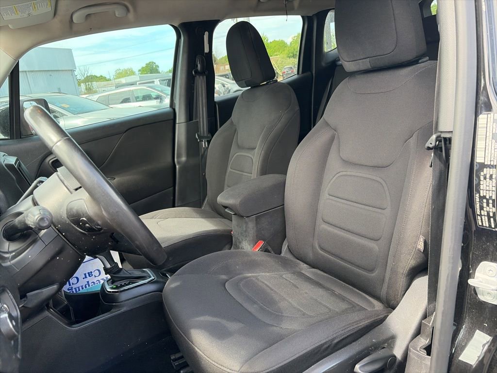 Used 2021 Jeep Renegade Latitude image 12