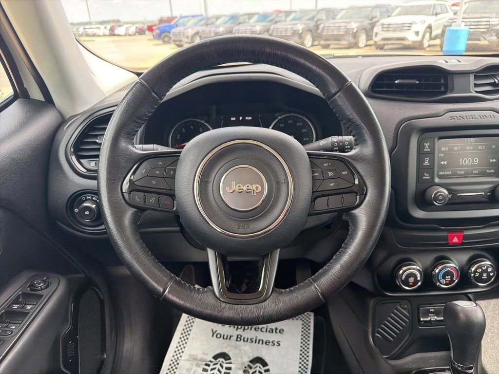 Used 2017 Jeep Renegade Altitude FWD image 11