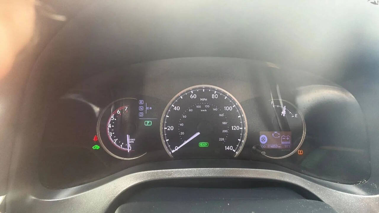 Used 2014 Lexus CT 200h w/ Seat Comfort Package FWD image 10