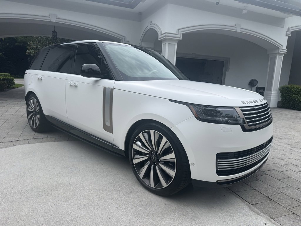 Used 2025 Land Rover Range Rover SV image 10