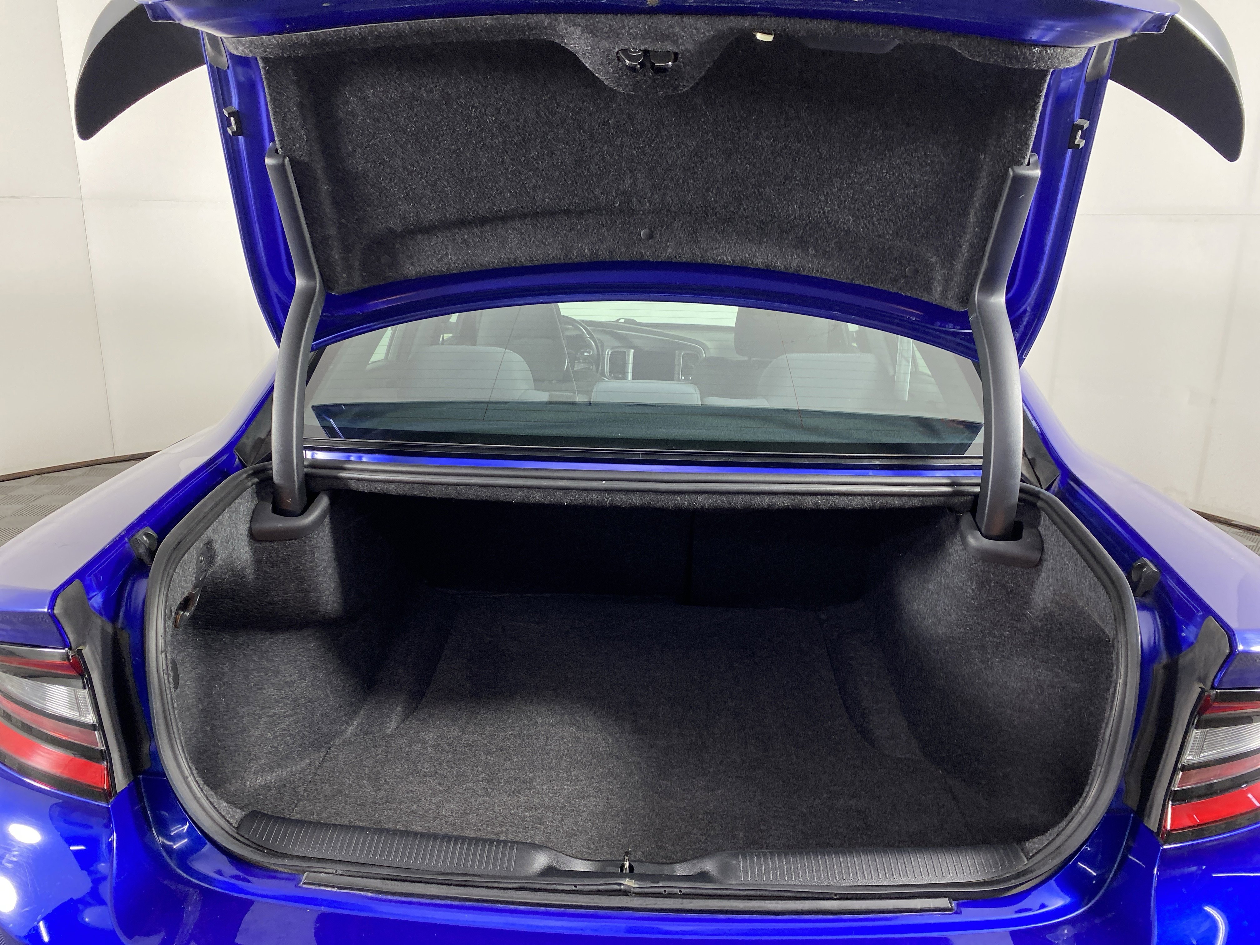 Used 2019 Dodge Charger SXT w/ Blacktop Package image 33