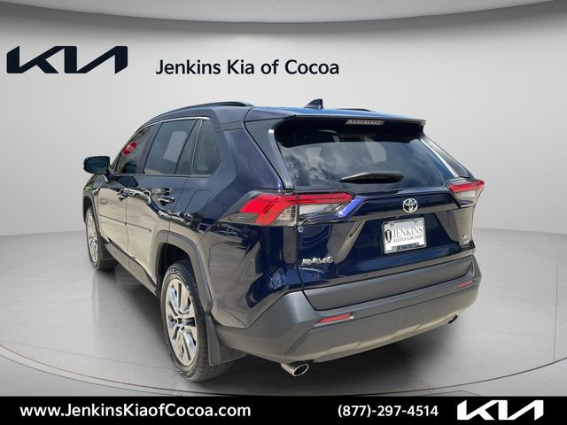 Used 2022 Toyota RAV4 XLE Premium AWD/4WD image 7