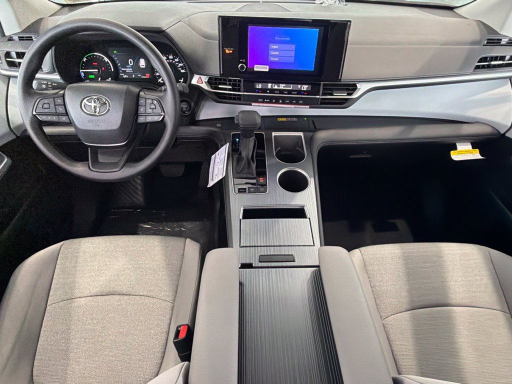New 2026 Toyota Sienna LE FWD image 28