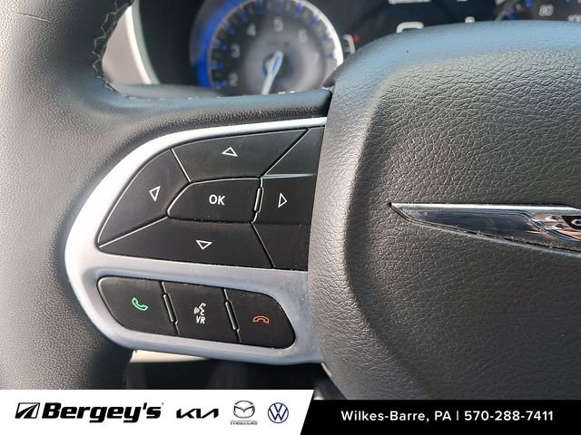 Used 2024 Chrysler Pacifica Touring-L FWD image 24