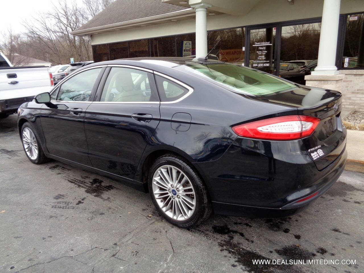 Used 2014 Ford Fusion SE w/ Equipment Group 202A FWD image 4
