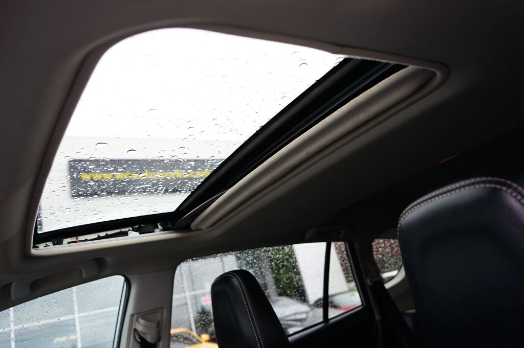 Used 2014 Toyota RAV4 Limited w/ Technology Package image 12