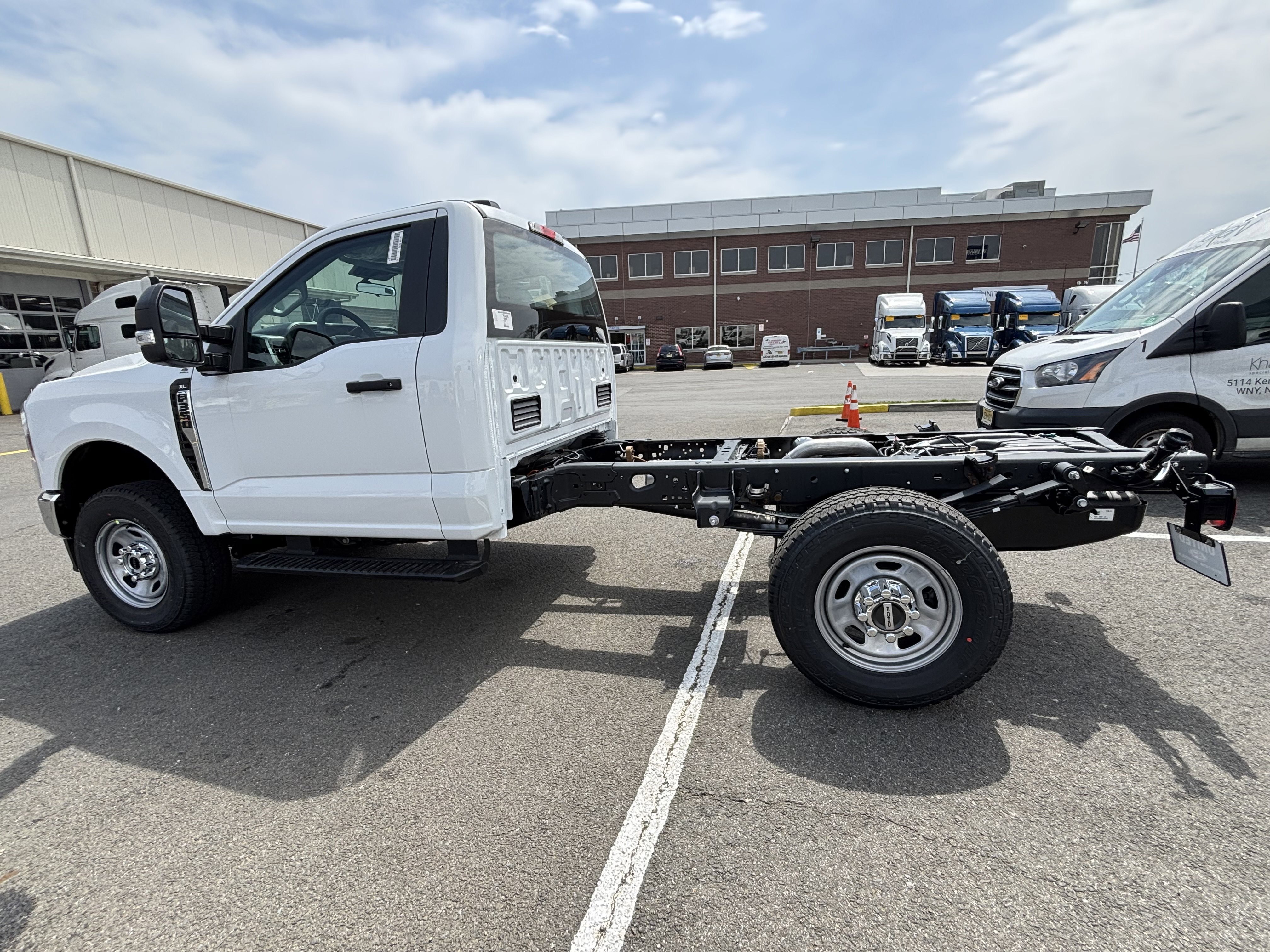 New 2025 Ford F350 XL w/ XL Chrome Package image 9