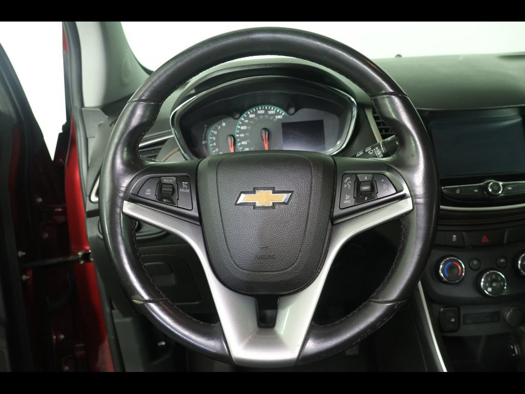 Used 2017 Chevrolet Trax LT w/ LT Convenience Package AWD/4WD image 19