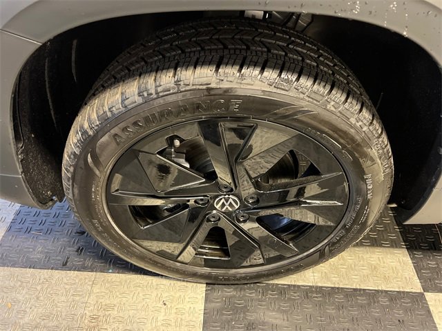 New 2026 Volkswagen Taos SE image 8