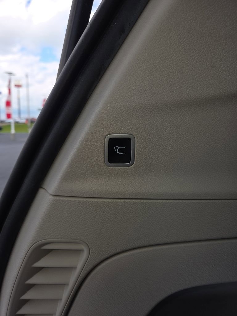 Used 2019 Chrysler Pacifica Touring Plus w/ Tire & Wheel Group FWD image 6