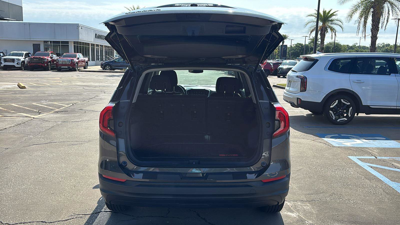 Used 2019 GMC Terrain SLE w/ LPO, Floor Liner Package FWD image 17