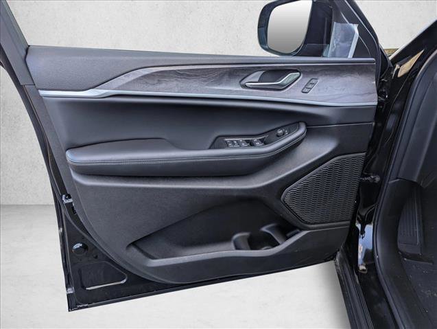 New 2025 Jeep Grand Cherokee Limited w/ Black Appearance Package image 23