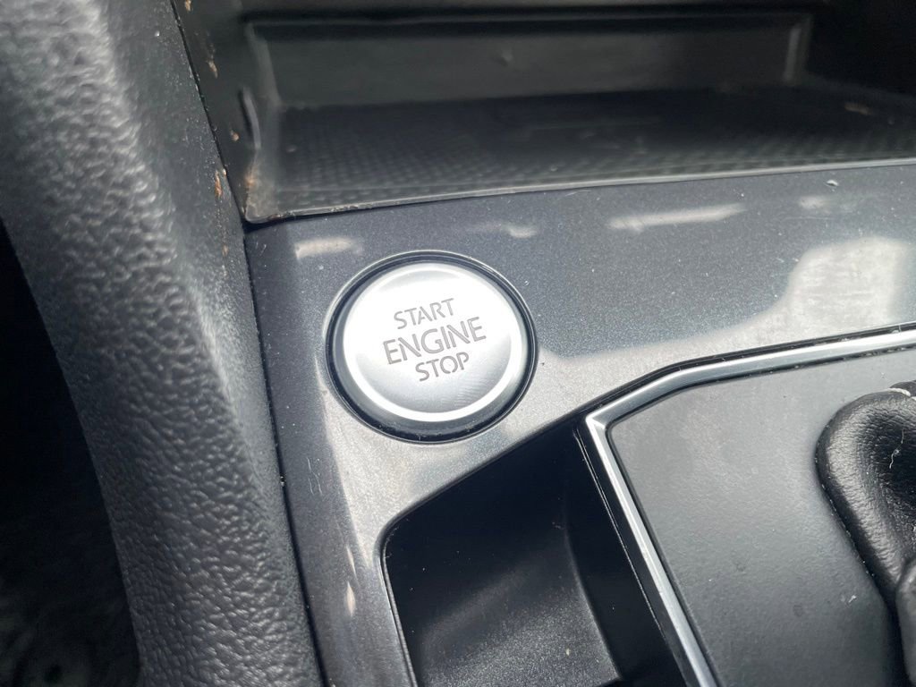 Used 2021 Volkswagen Tiguan SE w/ Panoramic Sunroof Package image 20